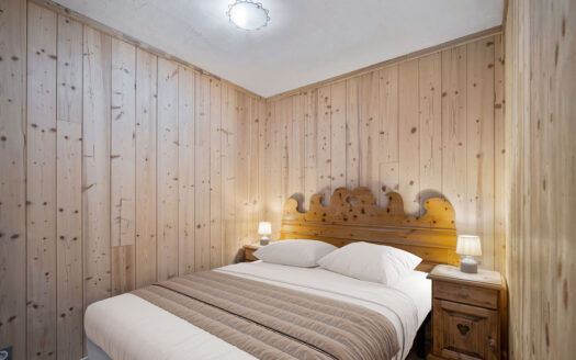 Val Thorens | Compact 3-Bed with Huge Balcony & Ski-In Ski-Out Access