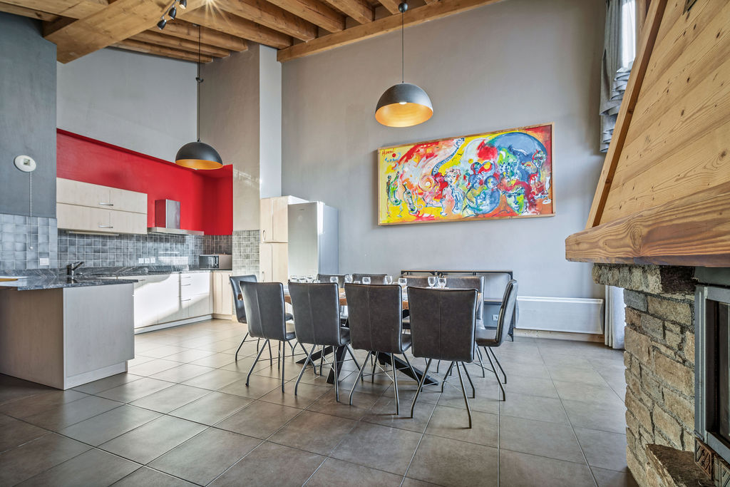 Domosno | Val Thorens | Luxurious 4-Bed Ski-In Ski-Out Penthouse with Hammam