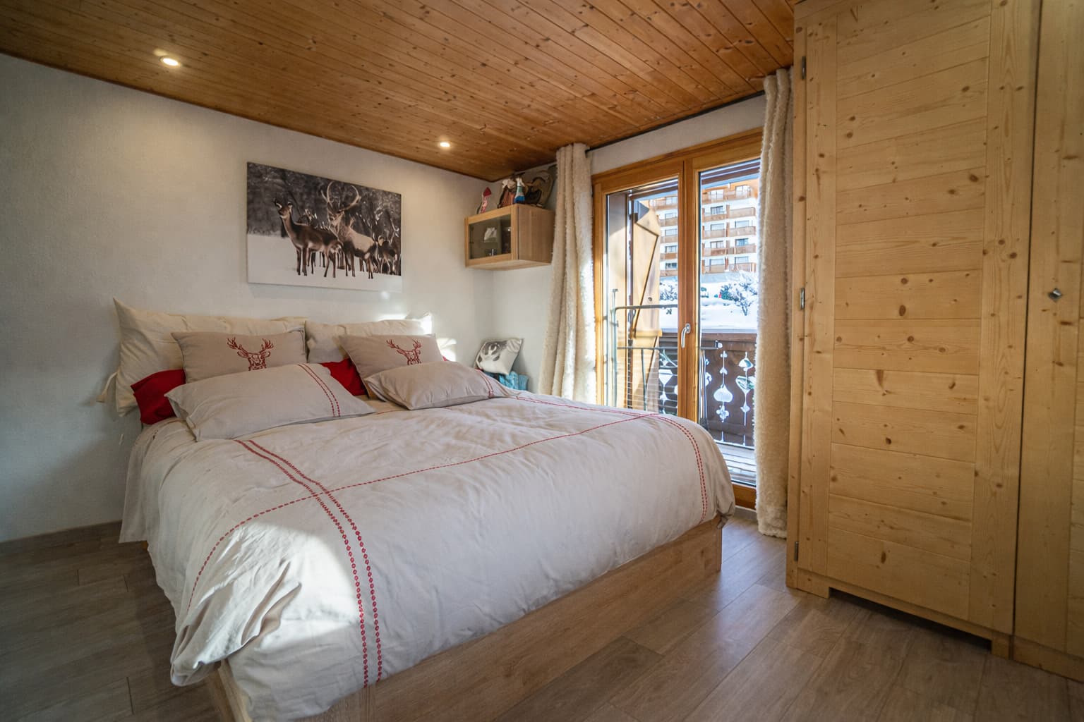 2343 Thollon-les-Mémises 3-Bedroom Apartment Lake & Mountain View