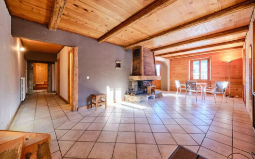 Saint-Gervais-les-Bains | Farmhouse to renovate – facing Mont Blanc