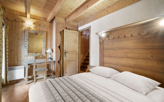 Authentic 4-Bedroom Village House with Separate Rental Apartment in Saint-Martin-de-Belleville Historic Centre