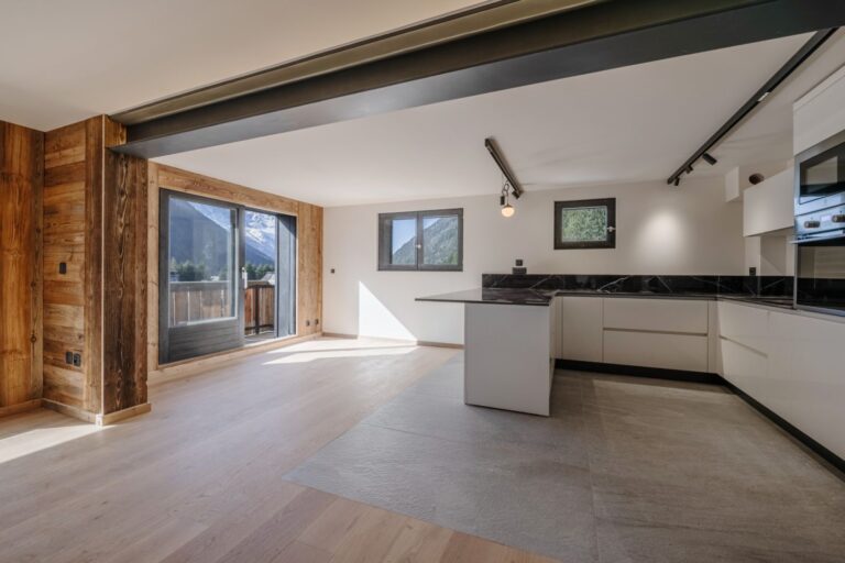 Chamonix | Luxury 3-Bed Ski-In Ski-Out at Grands Montets, Argentière