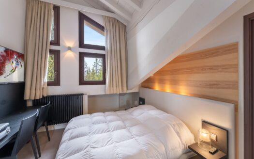 Courchevel 1850 | Premium 2-Bed Top-Floor Apartment Near Slopes