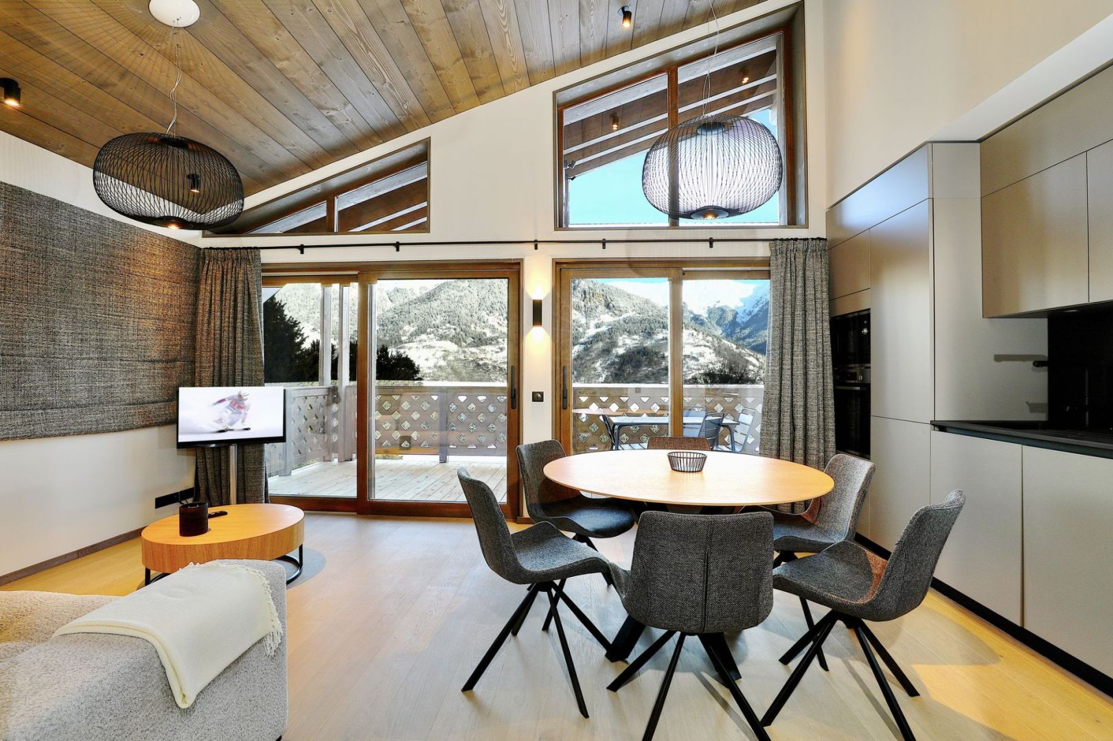 Domosno | Courchevel Le Praz | Cosy 2-Bed Apartment in Authentic Village