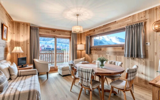 Courchevel Moriond | 2-Bed Ski-In Ski-Out Apartment with Renovation Potential