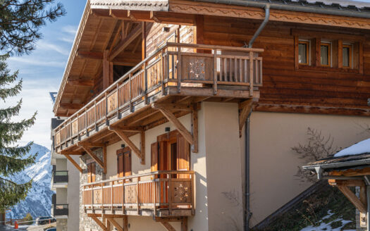 Les Deux Alpes | Exceptional 5-Bedroom Chalet with 88 m² Cathedral Living Room & Wellness Area