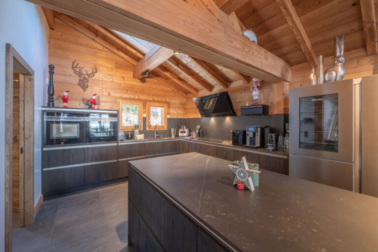Les Deux Alpes | Exceptional 5-Bedroom Chalet with 88 m² Cathedral Living Room & Wellness Area