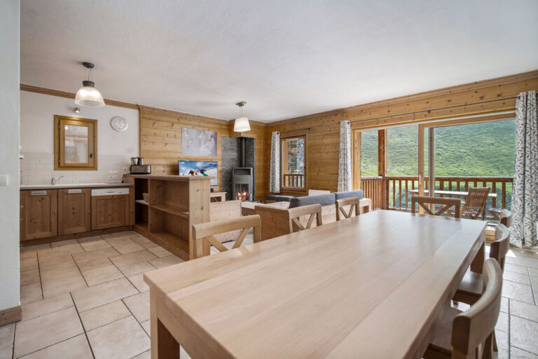 Les Menuires | 4-Bed Family Apartment at Foot of Three Valleys Slopes