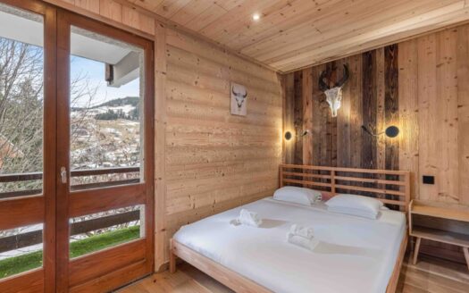 Megève | 3-Bed Apartment in Rochebrune with Mountain Views