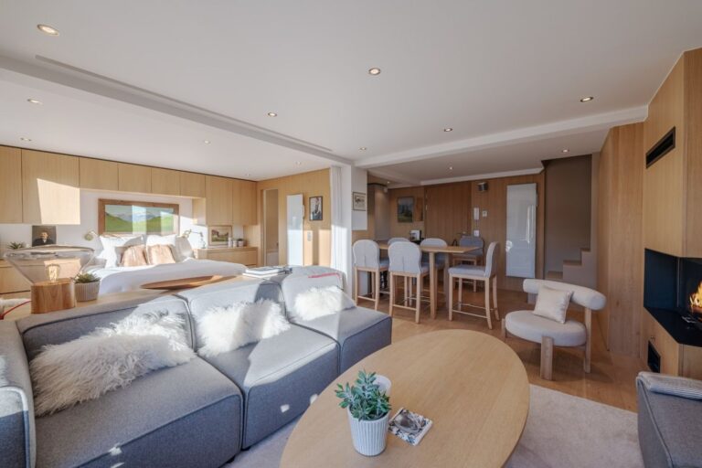 Megève | Bright 2-Bed Duplex Near Chamois Lift with Panoramic Views