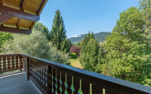 Megève | Charming 2-Bed Duplex with Fireplace in Rochebrune