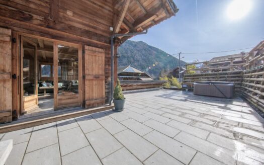 Morzine | Charming 5-Bed Chalet Close to Centre with Hot Tub