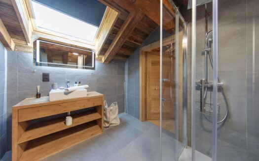 Morzine | Luxury 3-Bed Apartment in Village Centre with Terrace