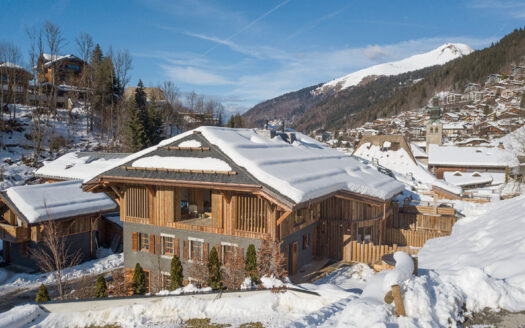 Morzine | Luxury 3-Bed Apartment in Village Centre with Terrace