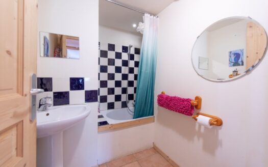 Morzine | Spacious 8-Bed Semi-Detached Farmhouse with Rental Income Potential