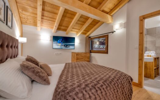 Morzine | Spectacular 7-Bed Chalet Built 2017 with Sauna & Jacuzzi