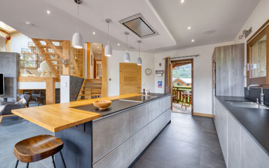 Morzine | Spectacular 7-Bed Chalet Built 2017 with Sauna & Jacuzzi