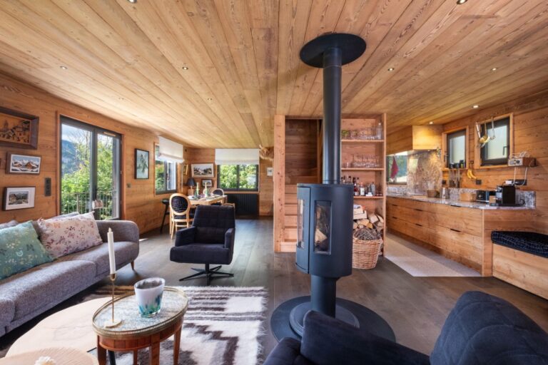 Notre-Dame-de-Bellecombe | 4-Bedroom Welcoming Chalet – Ski In Ski Out