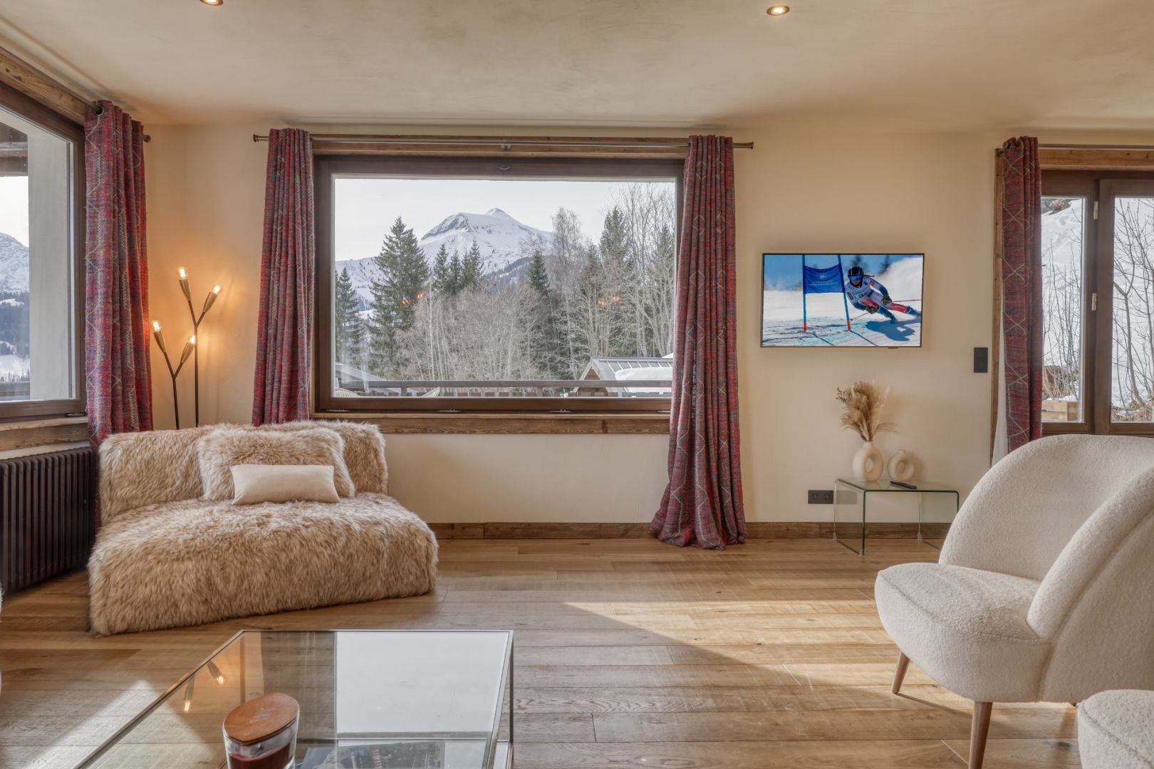 Luxury 5-bedroom snow-front apartment with 90m² terrace, Saint-Gervais