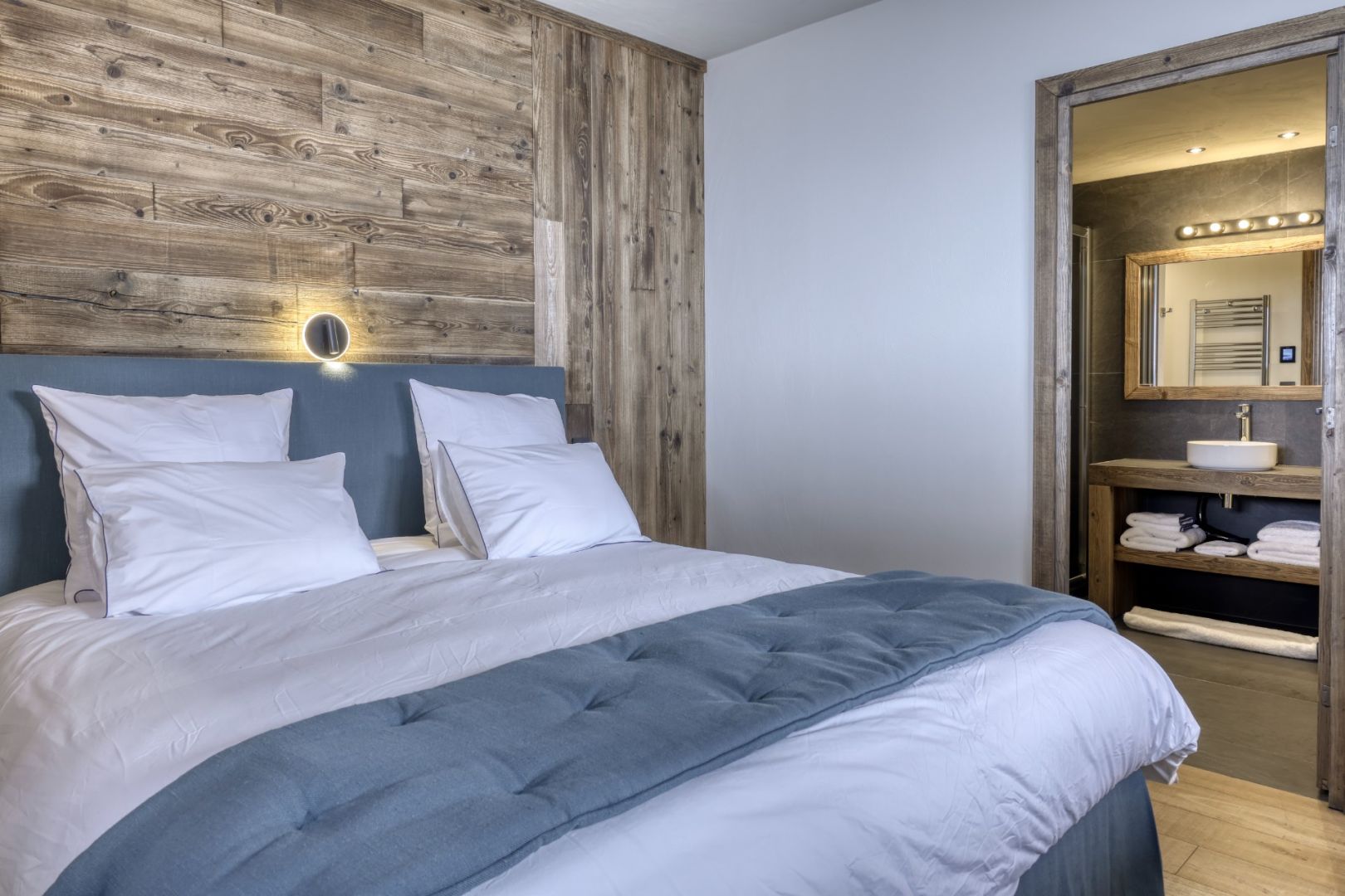 Domosno | Saint Gervais Les Bains | Rare Luxury 5-Bedroom Snow-Front Apartment with 90m² Terrace