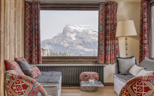 Saint-Gervais-les-Bains | 4-Bed Ski-In Ski-Out Apartment in Le Bettex