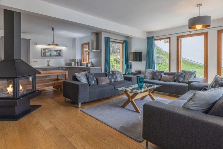 Saint-Martin-de-Belleville | Charming Family Chalet Near Slopes