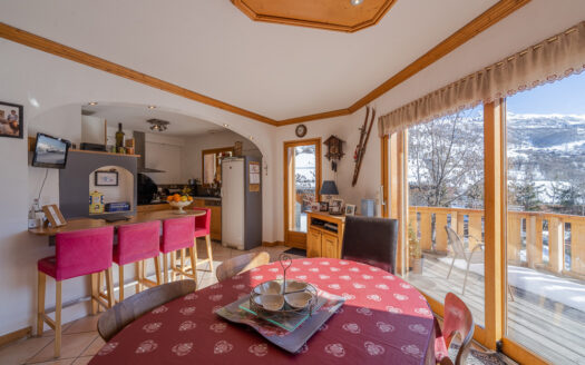 Saint-Martin-de-Belleville | Substantial 5-Bed Chalet with Separate Apartment