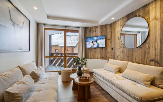 Val Thorens | Refined 3-Bed Ski-In Ski-Out Apartment in Resort Centre