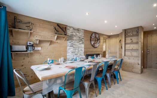 Val Thorens | Spacious 6-Bed Ski-In Ski-Out Apartment in Resort Centre