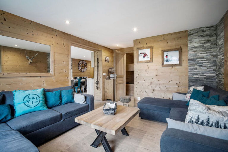 Val Thorens | Spacious 6-Bed Ski-In Ski-Out Apartment in Resort Centre