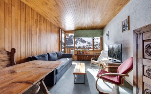 Val-d’Isère | 2-Bed Apartment with Renovation Potential in Le Crêt