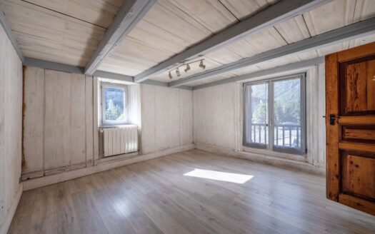 Vallorcine | Authentic 3-Bed Farmhouse Near Swiss Border & Ski Lifts