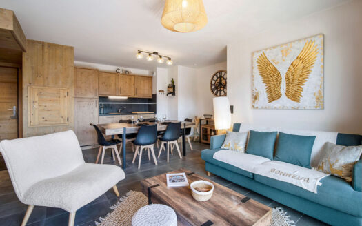 Villard-sur-Doron | 2-Bed Apartment with Mountain Views in Les Saisies