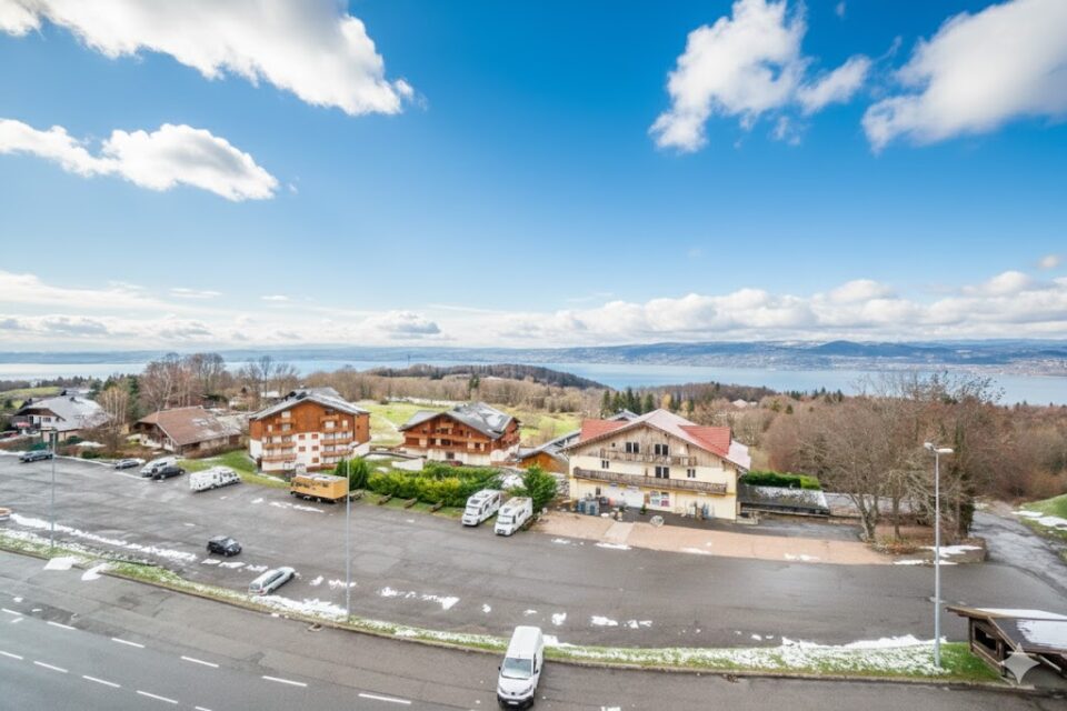 2360 Thollon-les-Mémises 3-Bedroom Duplex Apartment Panoramic Lake View