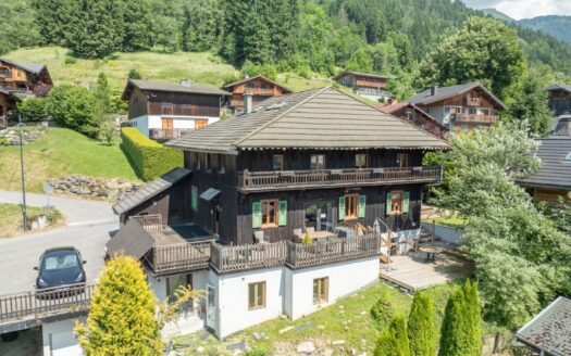 Montriond | Impressive 9-Bed Chalet with Jacuzzi & Separate Flat